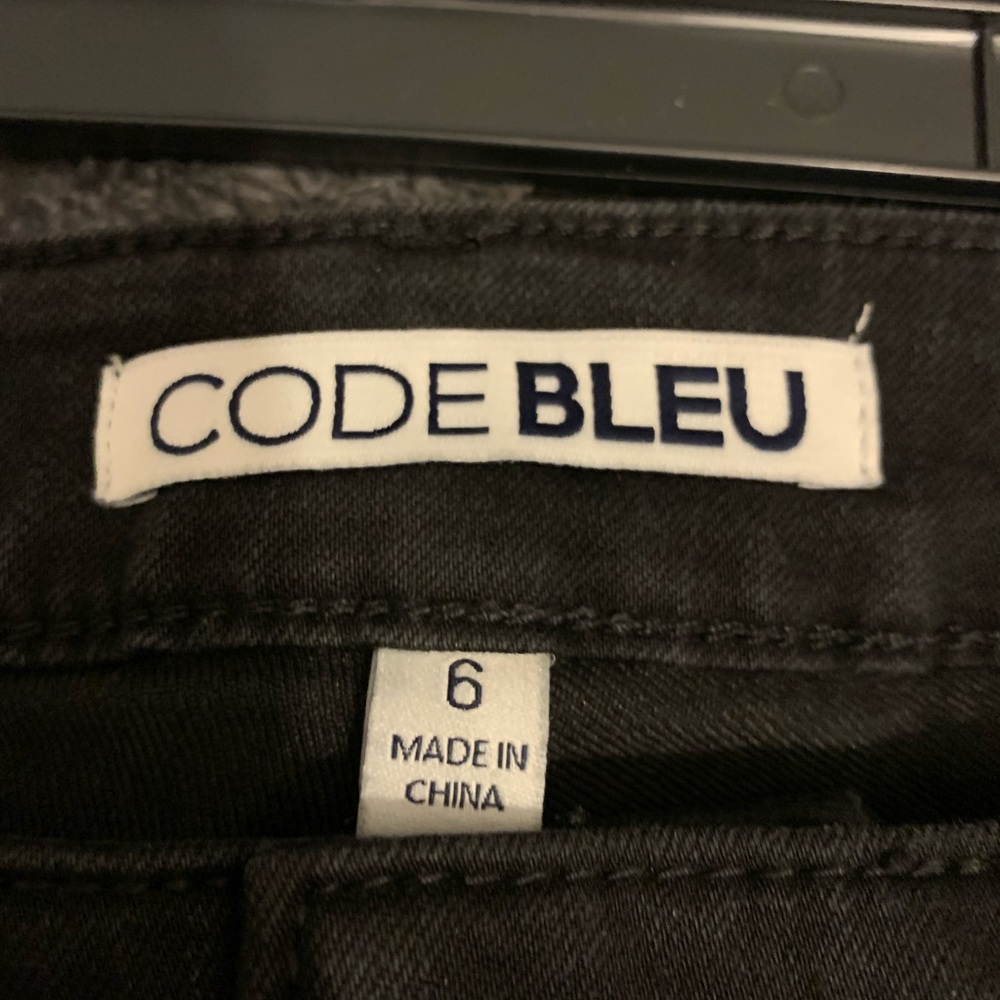 Code Bleu Jeans. - image 7